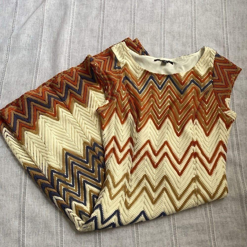Sharagano crochet NWOT shortsleeved dress in earth tones. - Picture 11 of 17